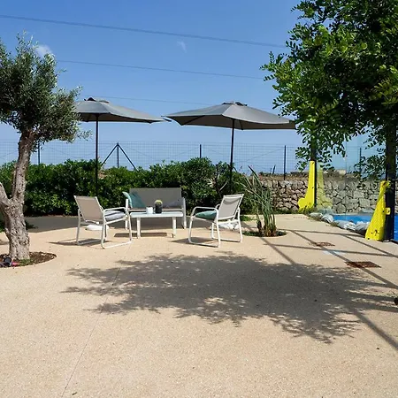 Arilla Con Piscina E Padel *